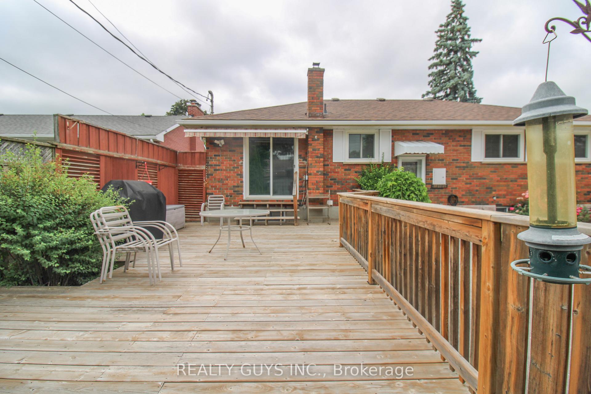 Photo 15 of 1066 Glebemount Crescent, Peterborough, Northcrest Ward 5 — HOMEH