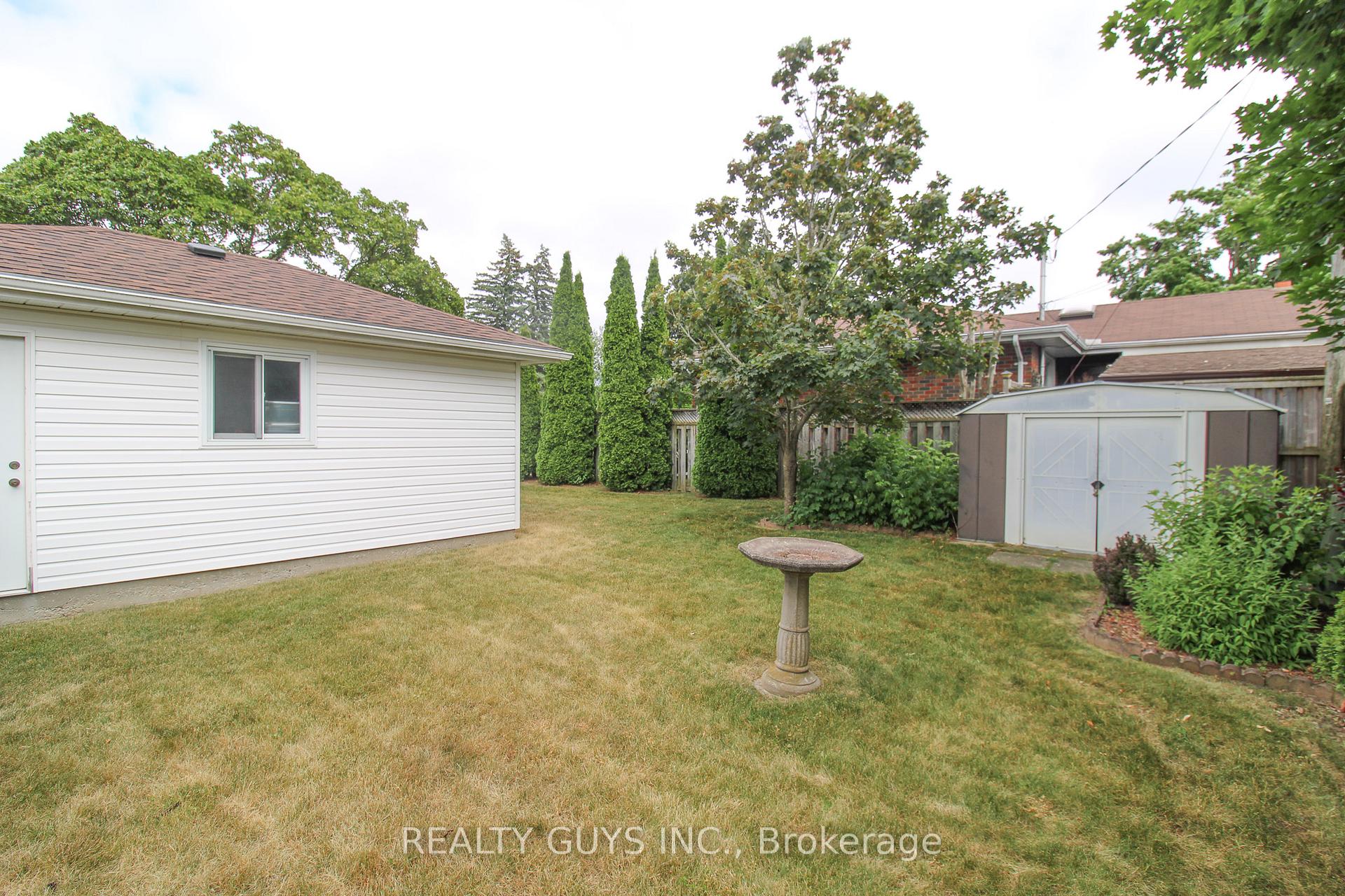 Photo 16 of 1066 Glebemount Crescent, Peterborough, Northcrest Ward 5 — HOMEH
