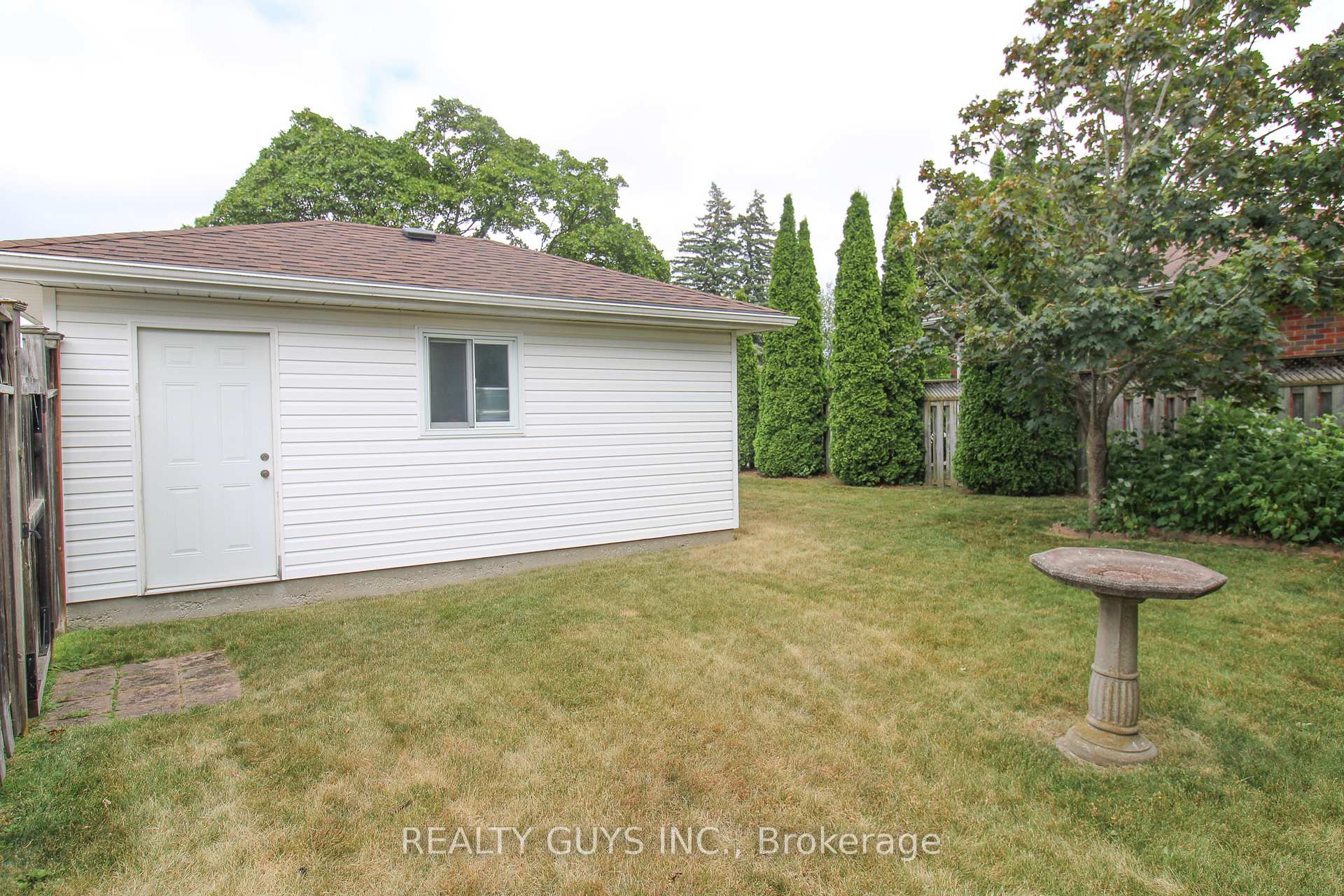 Photo 17 of 1066 Glebemount Crescent, Peterborough, Northcrest Ward 5 — HOMEH