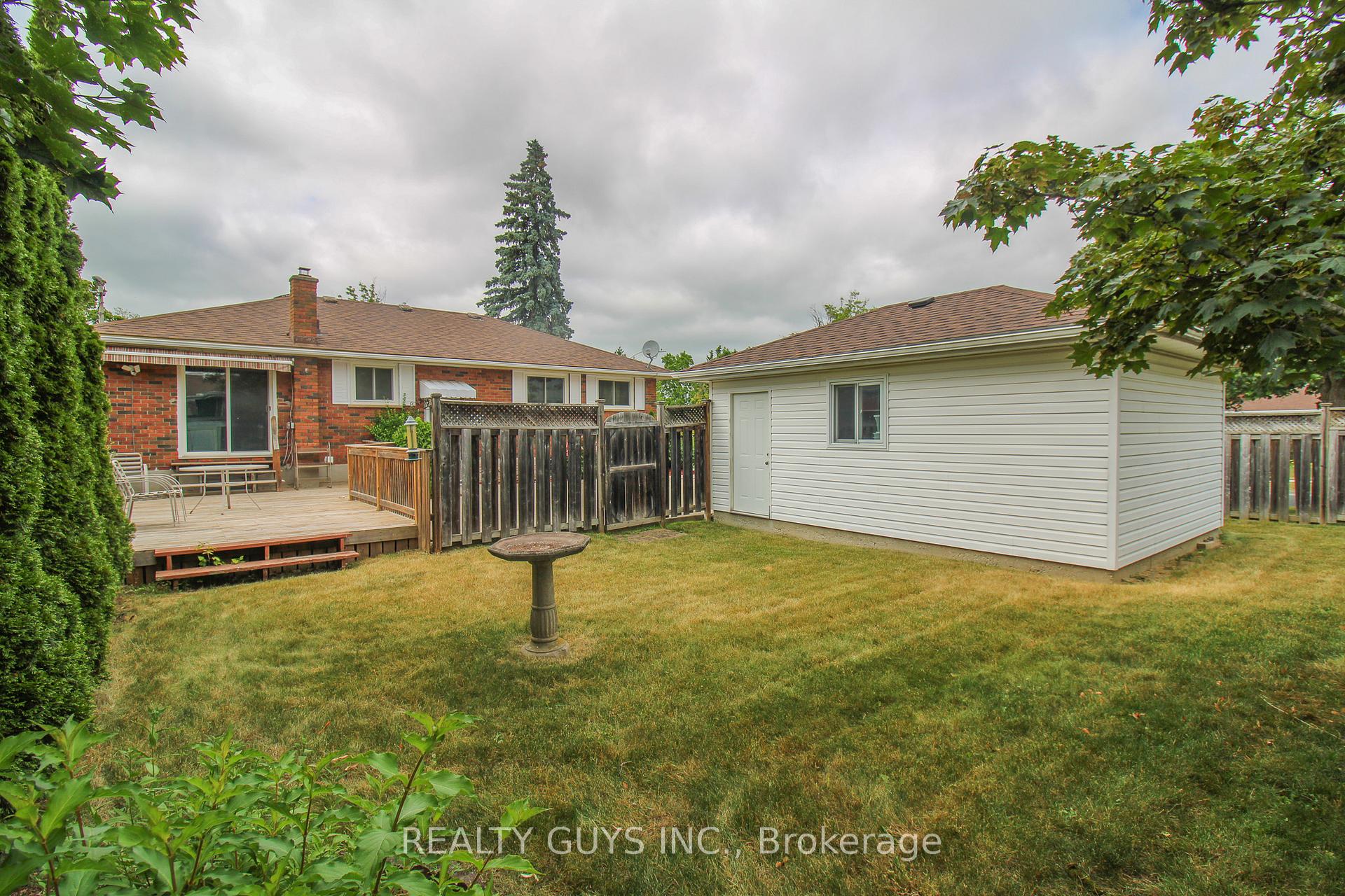 Photo 18 of 1066 Glebemount Crescent, Peterborough, Northcrest Ward 5 — HOMEH