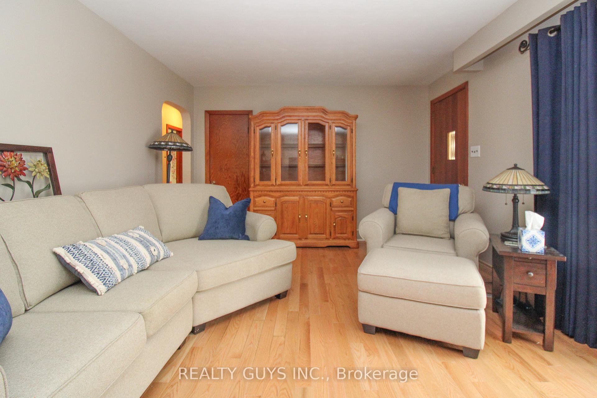Photo 22 of 1066 Glebemount Crescent, Peterborough, Northcrest Ward 5 — HOMEH