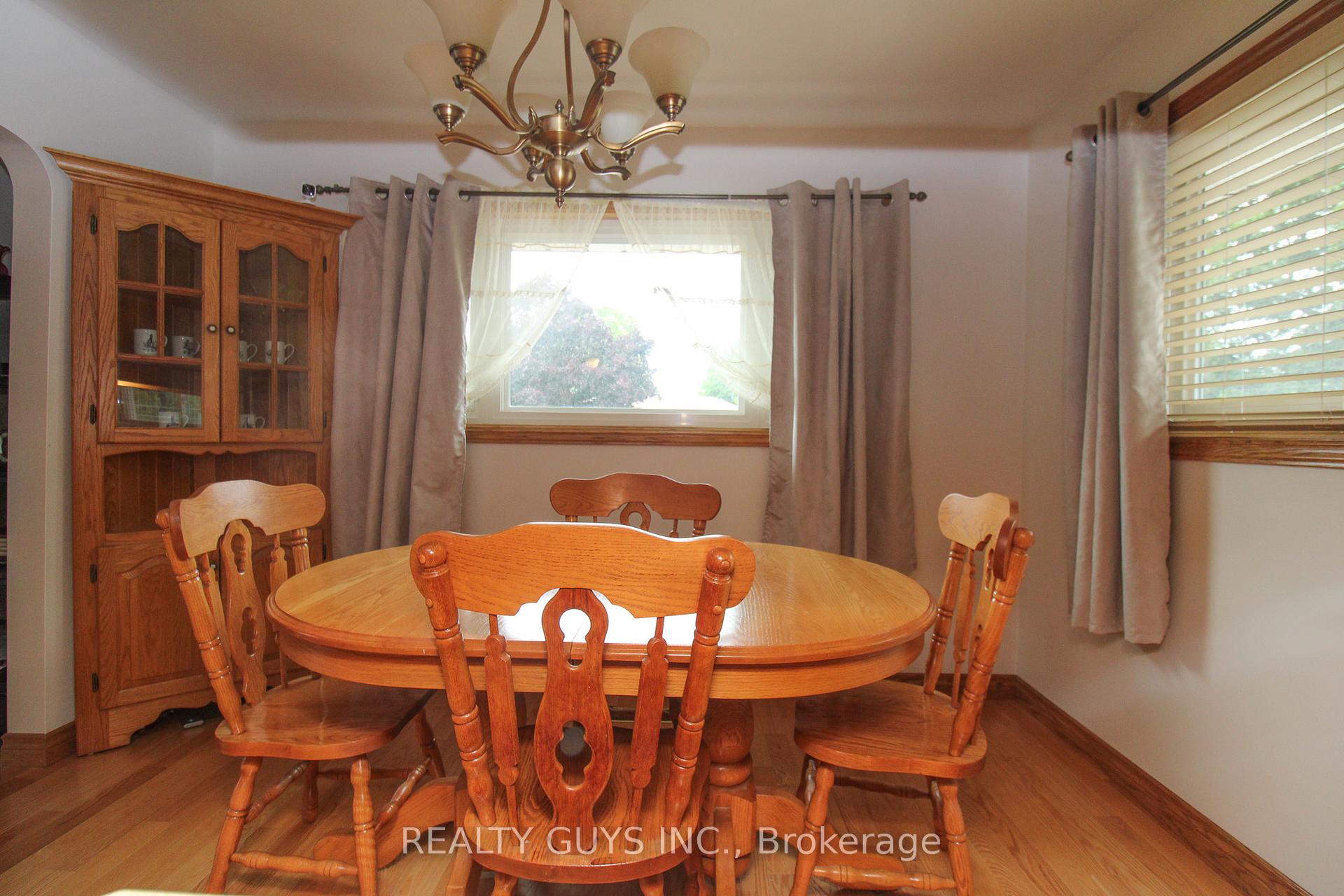 Photo 26 of 1066 Glebemount Crescent, Peterborough, Northcrest Ward 5 — HOMEH