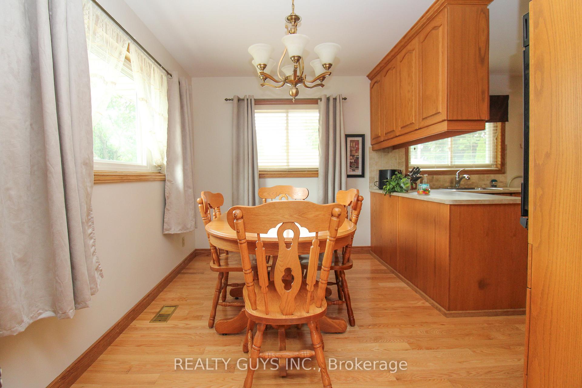 Photo 27 of 1066 Glebemount Crescent, Peterborough, Northcrest Ward 5 — HOMEH