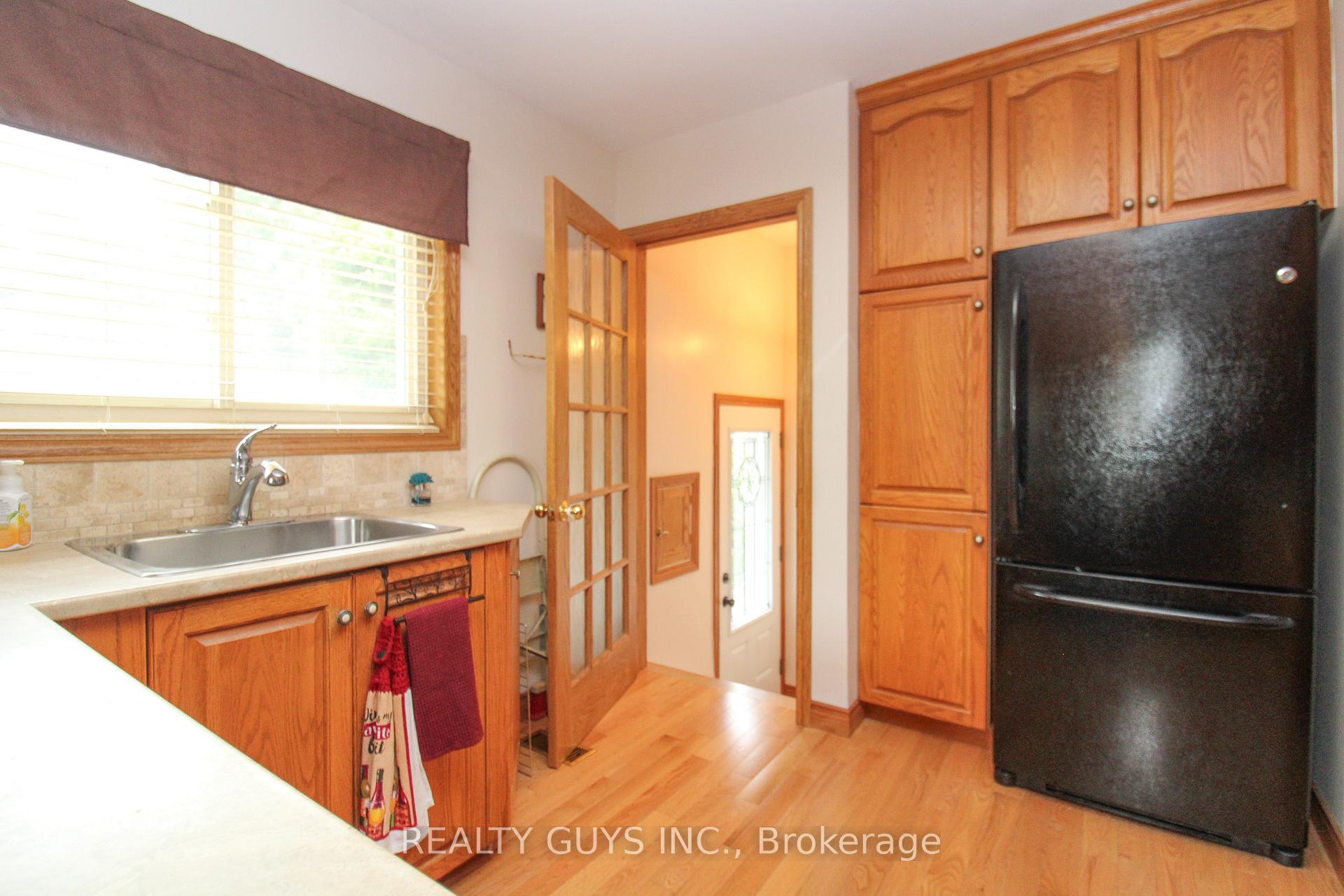 Photo 28 of 1066 Glebemount Crescent, Peterborough, Northcrest Ward 5 — HOMEH