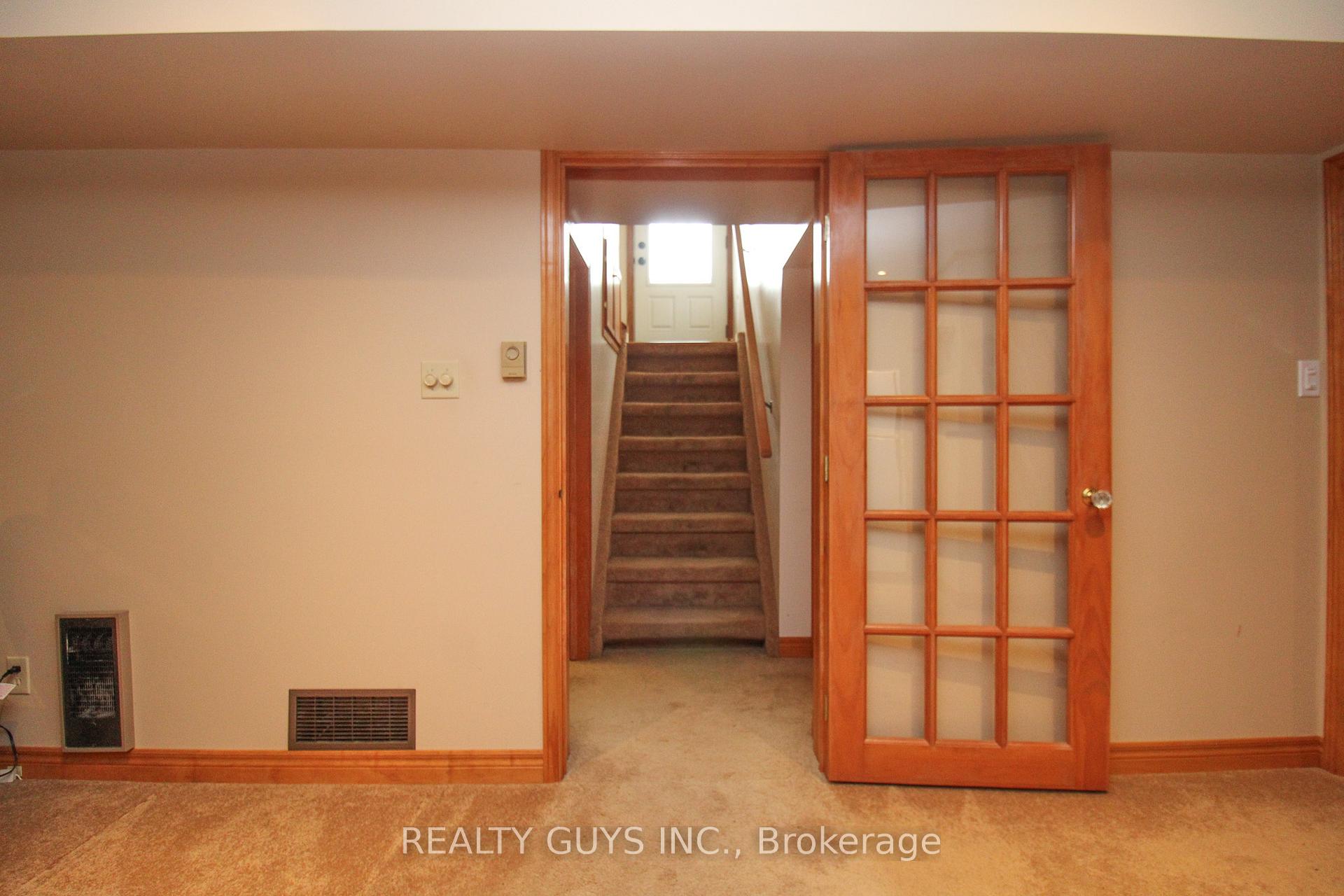Photo 34 of 1066 Glebemount Crescent, Peterborough, Northcrest Ward 5 — HOMEH