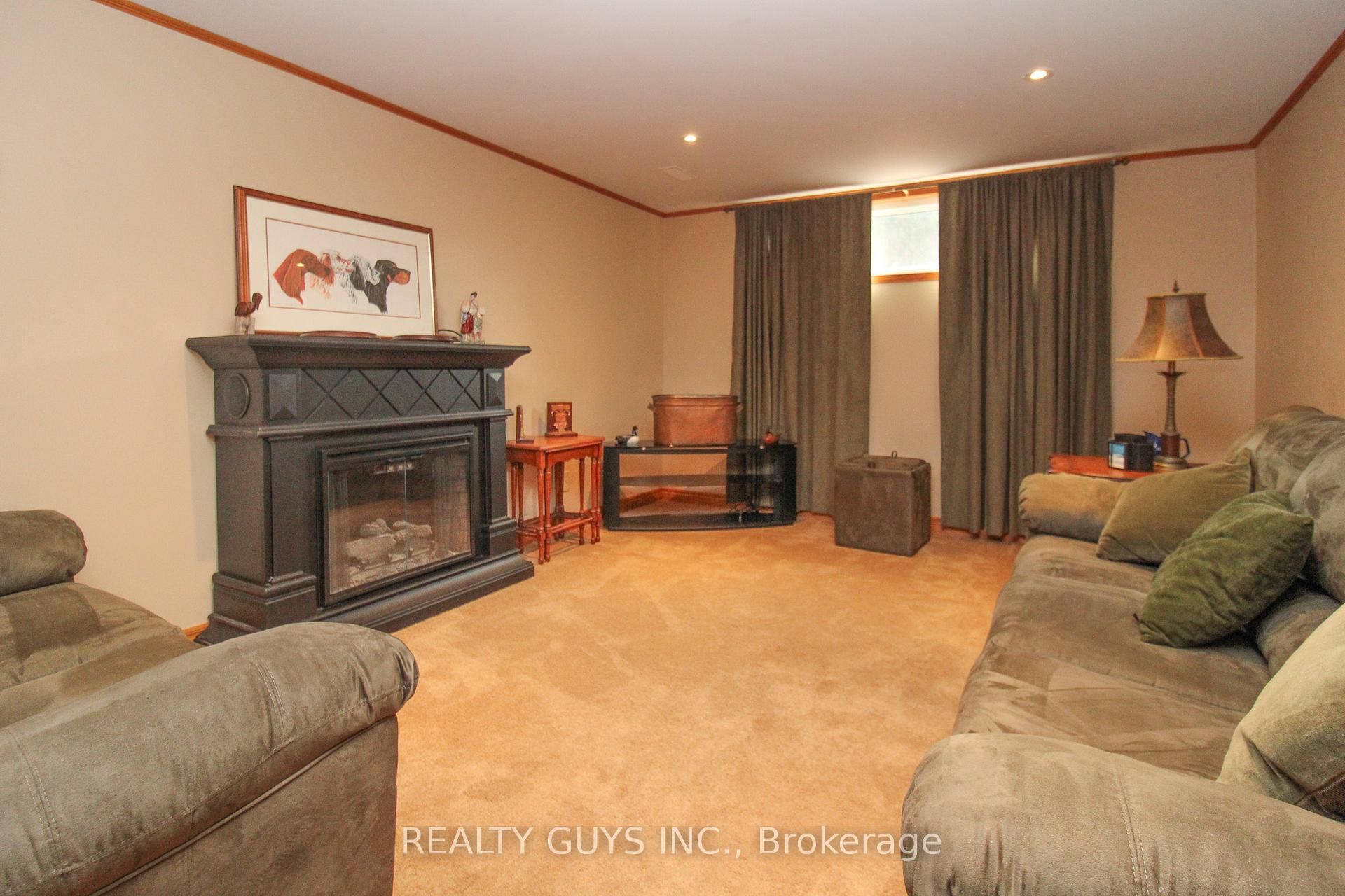 Photo 36 of 1066 Glebemount Crescent, Peterborough, Northcrest Ward 5 — HOMEH