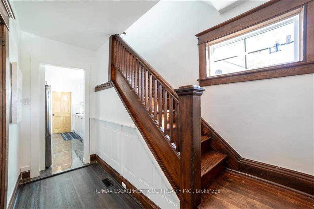 Photo 4 of 210 Maple Avenue, Welland, Broadway — HOMEH