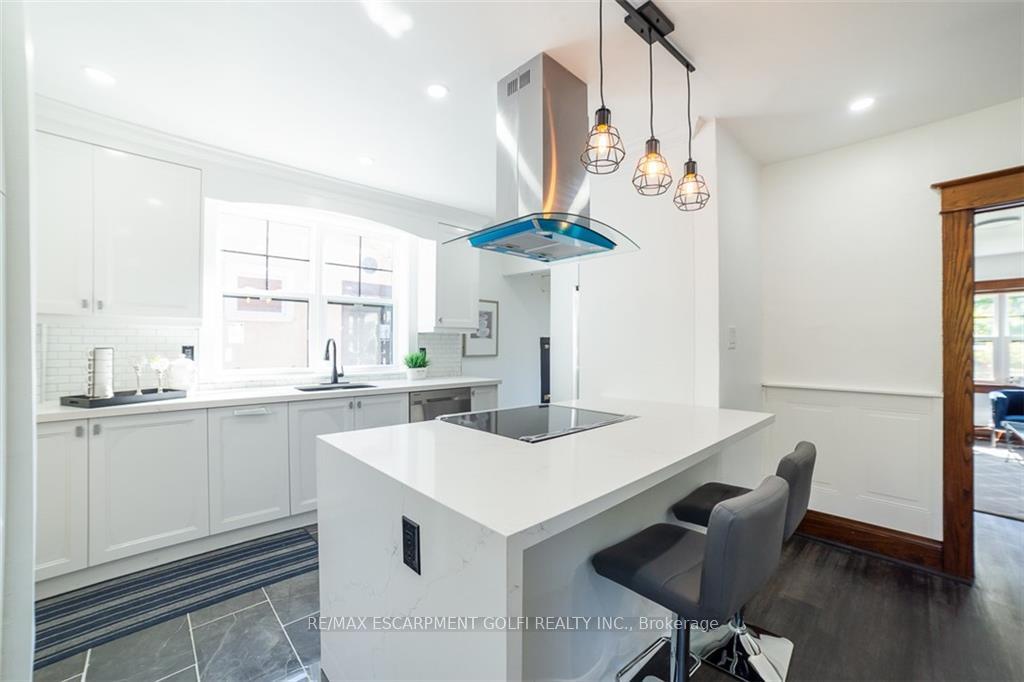 Photo 12 of 210 Maple Avenue, Welland, Broadway — HOMEH