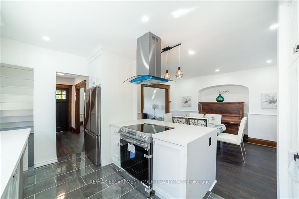 Photo 13 of 210 Maple Avenue, Welland, Broadway — HOMEH