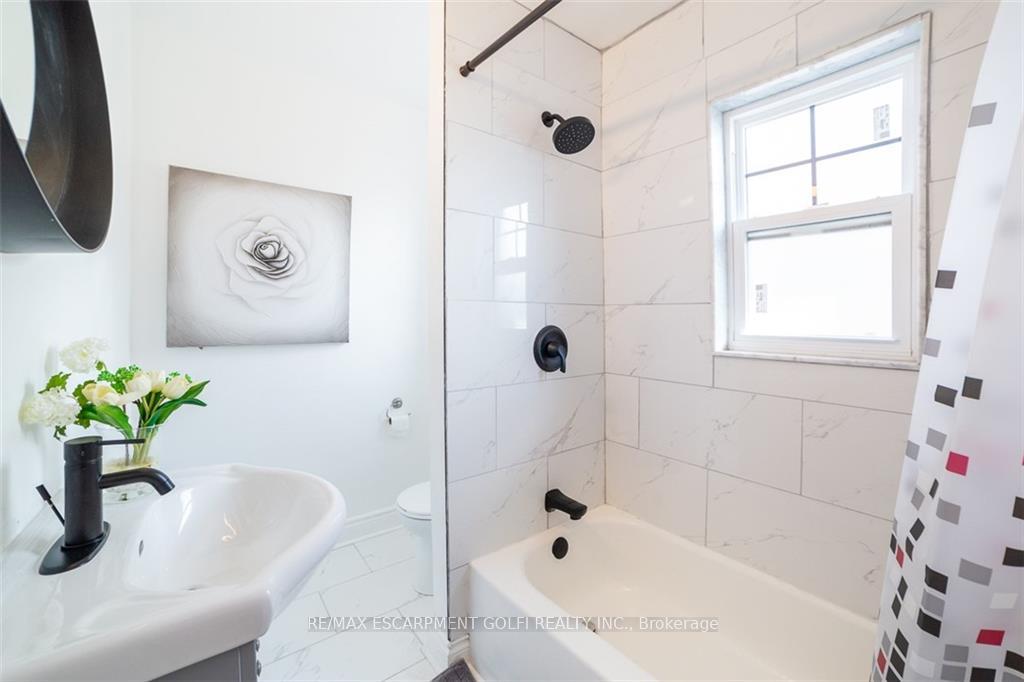 Photo 18 of 210 Maple Avenue, Welland, Broadway — HOMEH