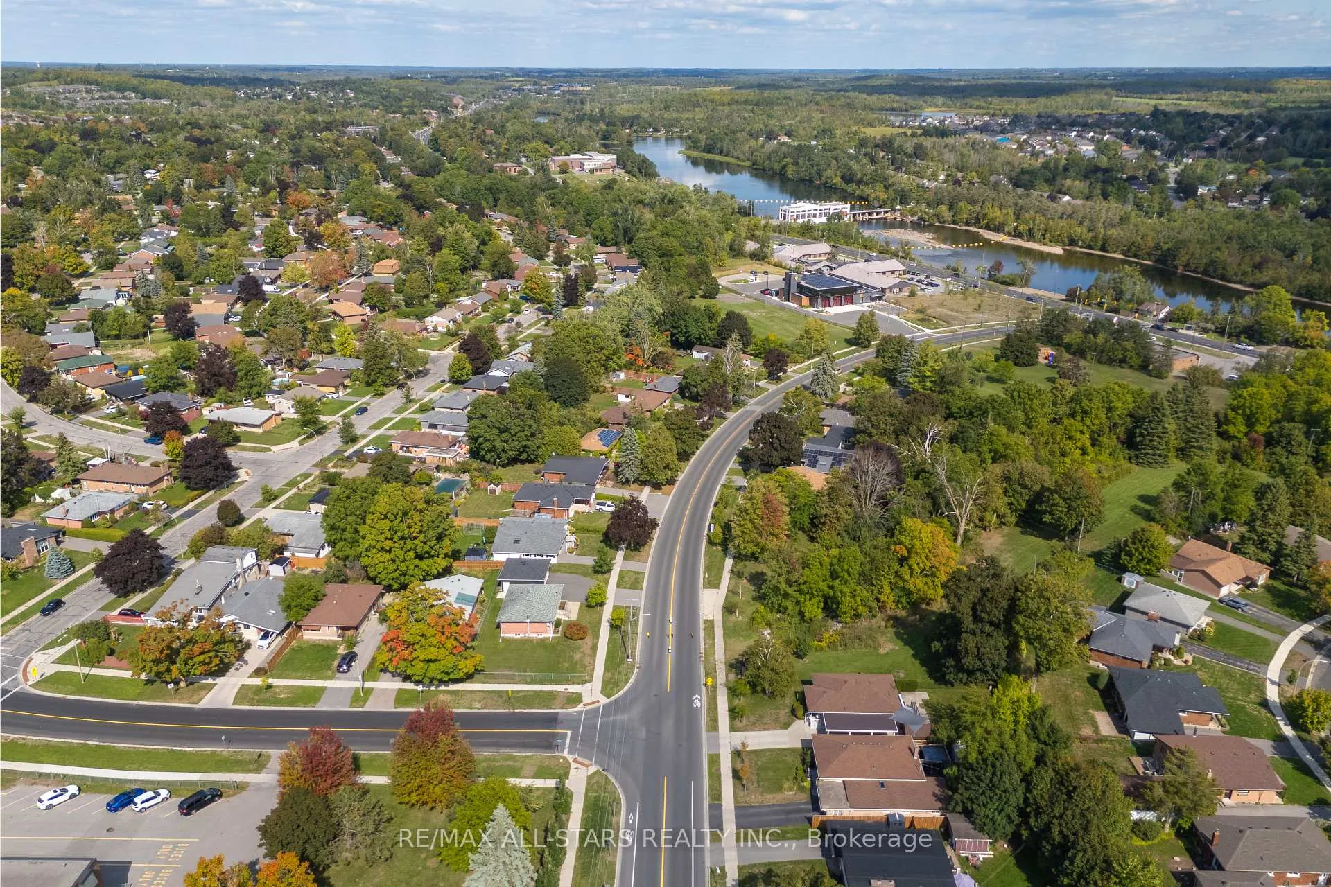 Photo 3 of 126 Marina Boulevard, Peterborough, Northcrest Ward 5 — HOMEH