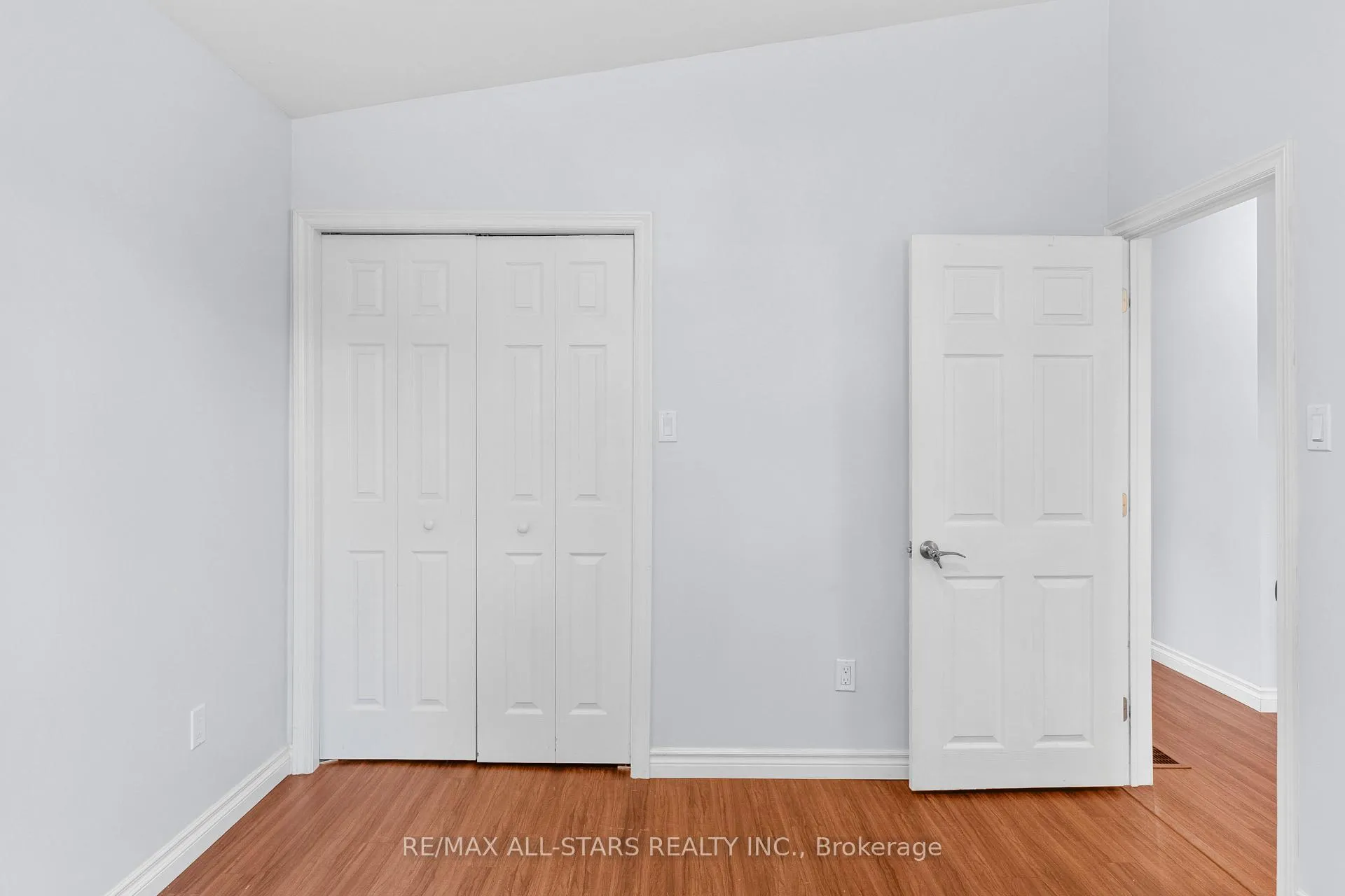 Photo 11 of 126 Marina Boulevard, Peterborough, Northcrest Ward 5 — HOMEH