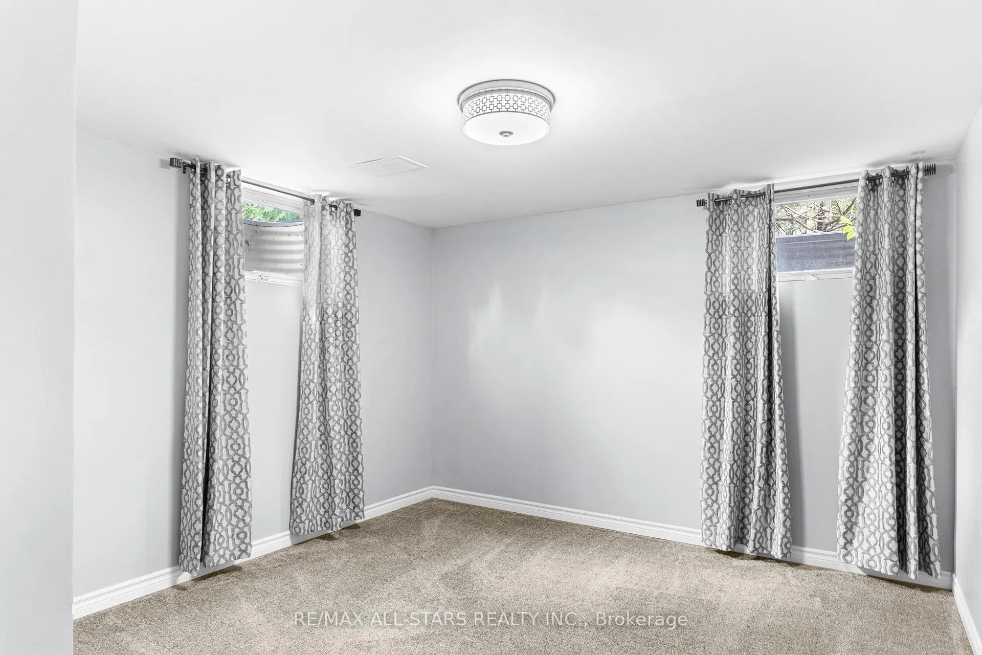 Photo 16 of 126 Marina Boulevard, Peterborough, Northcrest Ward 5 — HOMEH