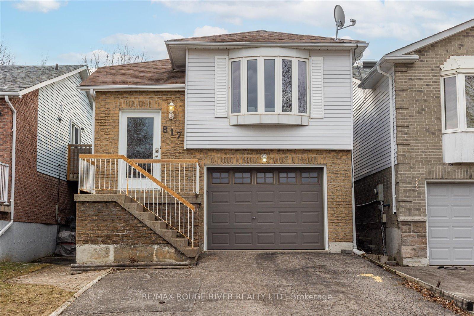 Photo 2 of 817 Bennett Crescent, Oshawa, Pinecrest — HOMEH