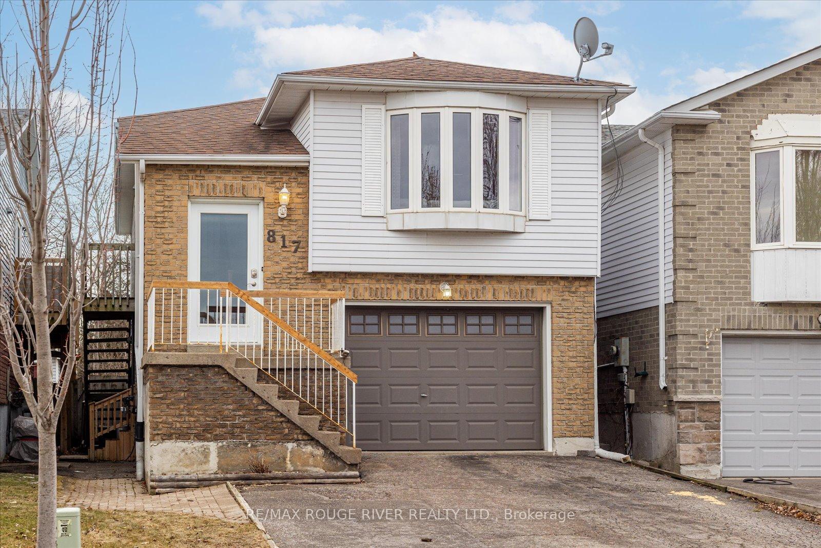 Photo 3 of 817 Bennett Crescent, Oshawa, Pinecrest — HOMEH
