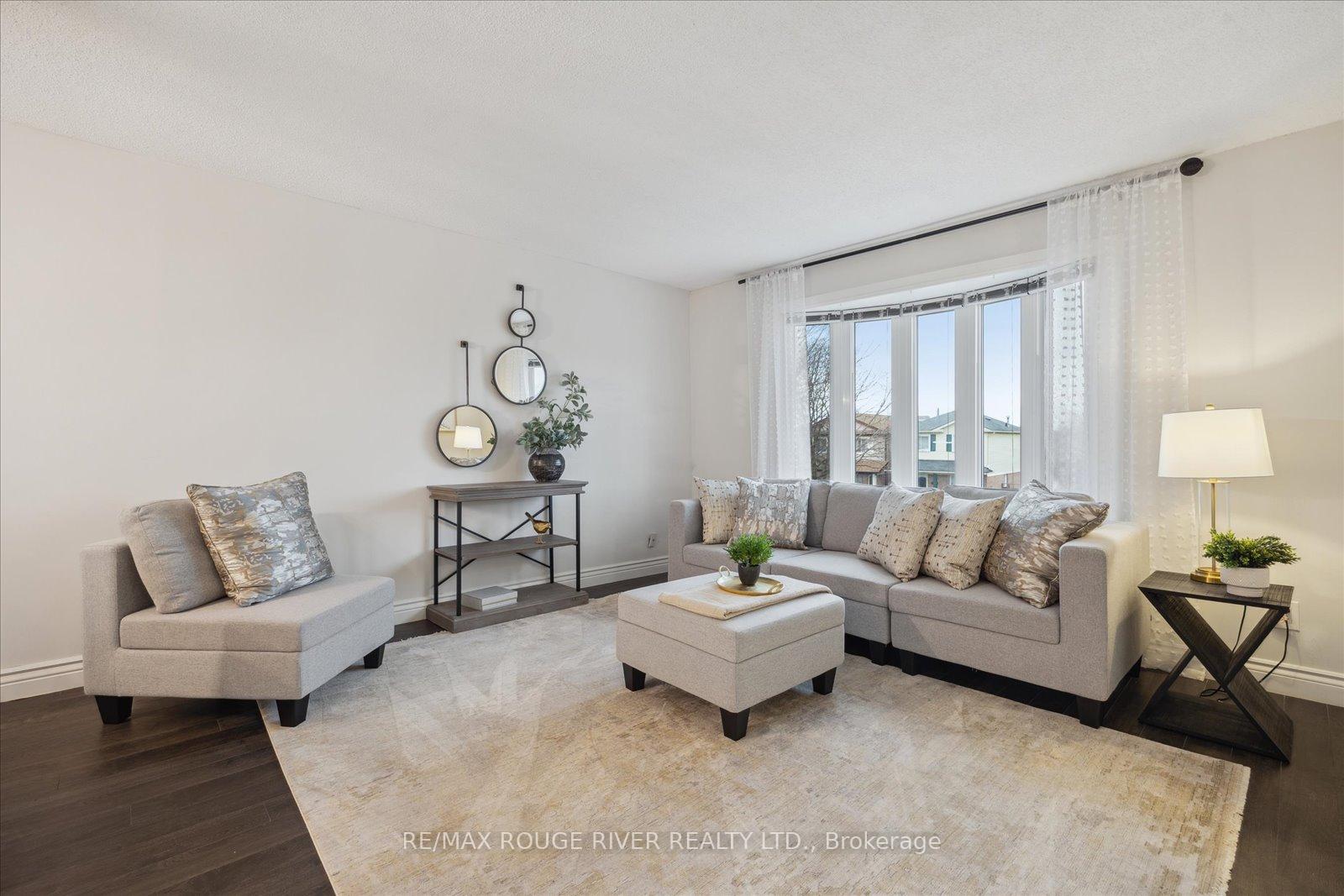 Photo 6 of 817 Bennett Crescent, Oshawa, Pinecrest — HOMEH