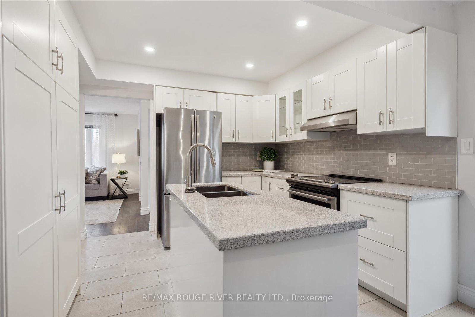 Photo 14 of 817 Bennett Crescent, Oshawa, Pinecrest — HOMEH