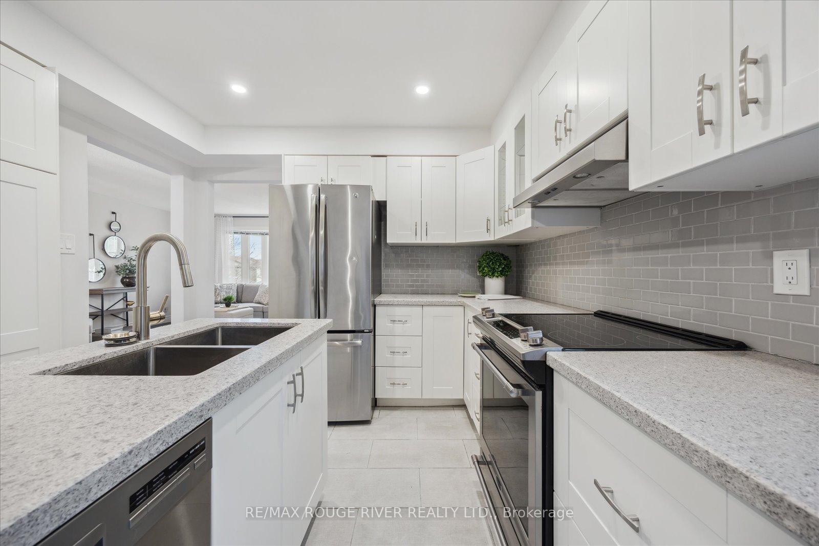 Photo 16 of 817 Bennett Crescent, Oshawa, Pinecrest — HOMEH