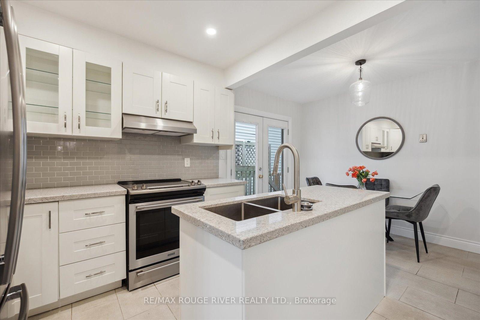 Photo 17 of 817 Bennett Crescent, Oshawa, Pinecrest — HOMEH