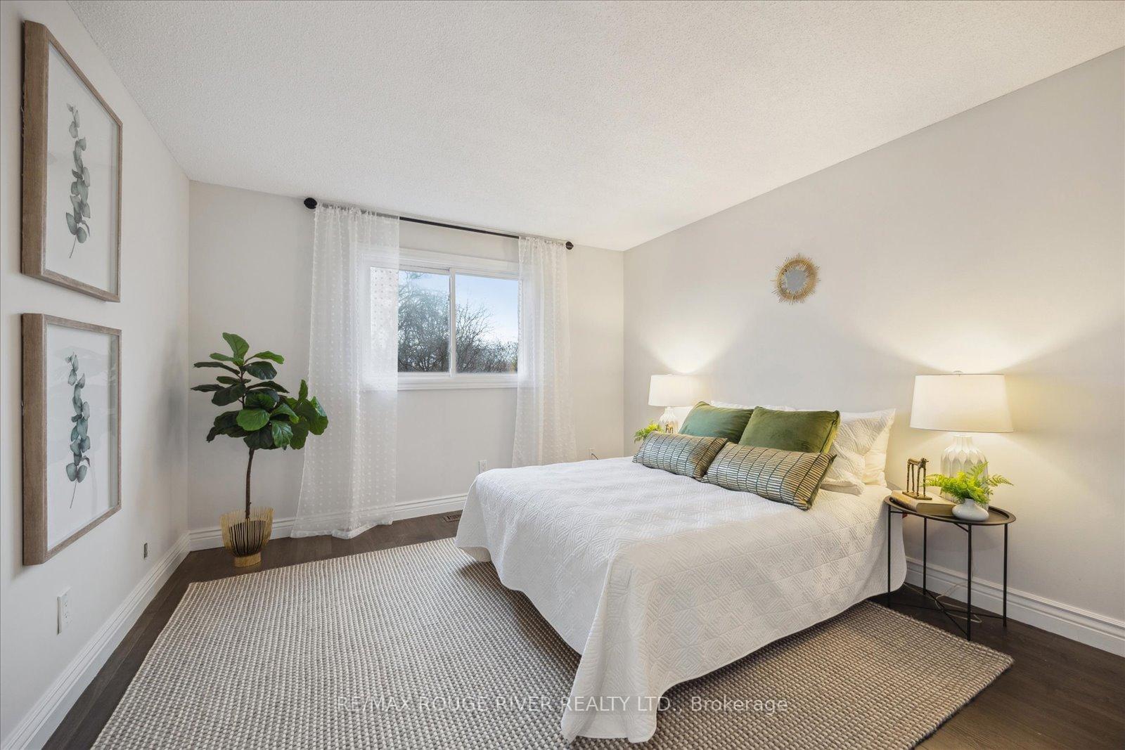 Photo 20 of 817 Bennett Crescent, Oshawa, Pinecrest — HOMEH