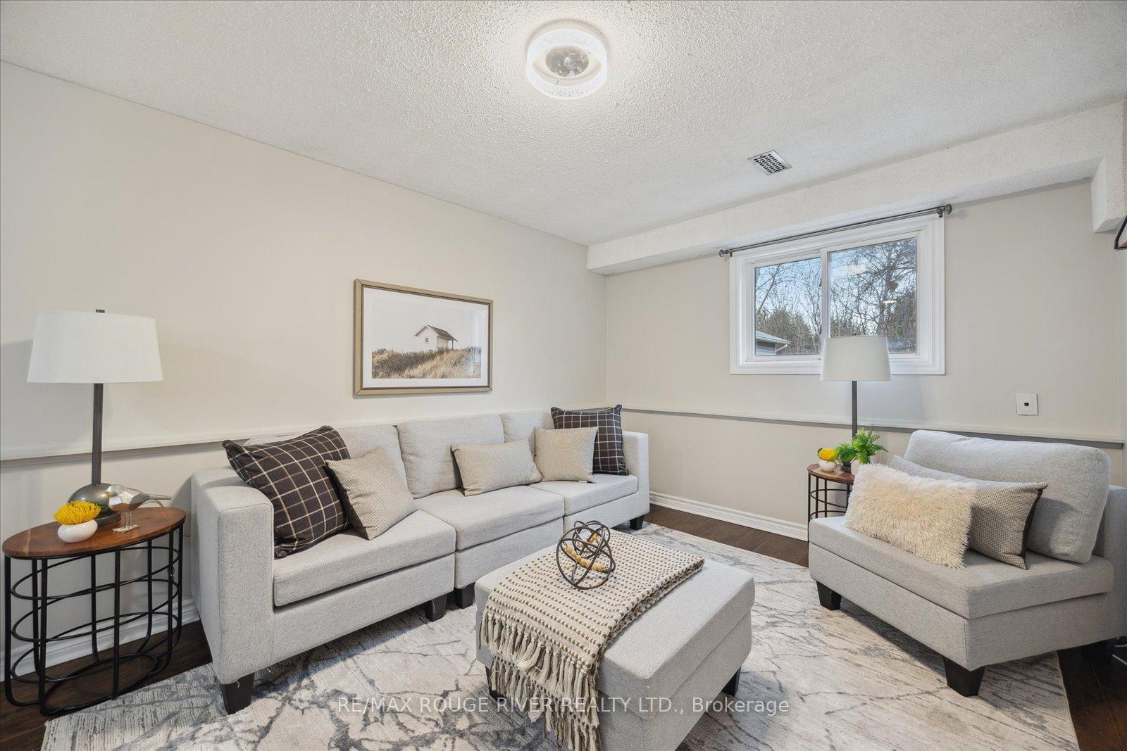 Photo 28 of 817 Bennett Crescent, Oshawa, Pinecrest — HOMEH