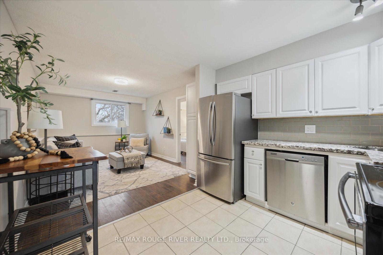 Photo 31 of 817 Bennett Crescent, Oshawa, Pinecrest — HOMEH
