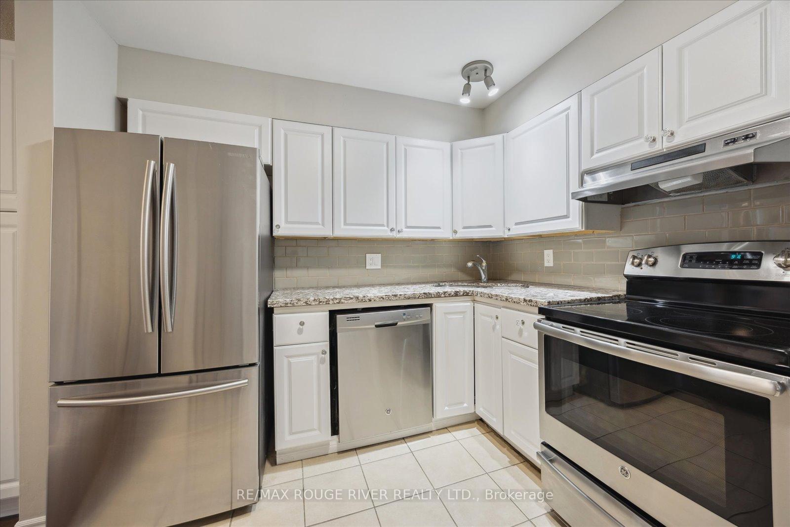 Photo 32 of 817 Bennett Crescent, Oshawa, Pinecrest — HOMEH