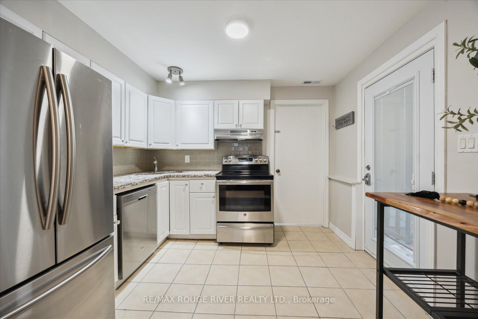 Photo 33 of 817 Bennett Crescent, Oshawa, Pinecrest — HOMEH