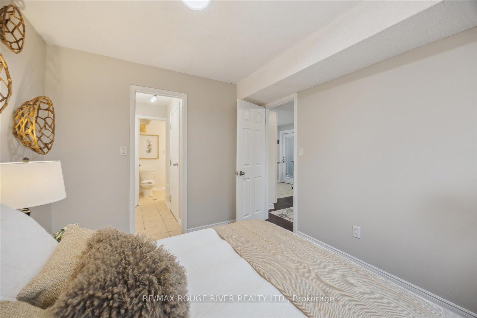Photo 35 of 817 Bennett Crescent, Oshawa, Pinecrest — HOMEH