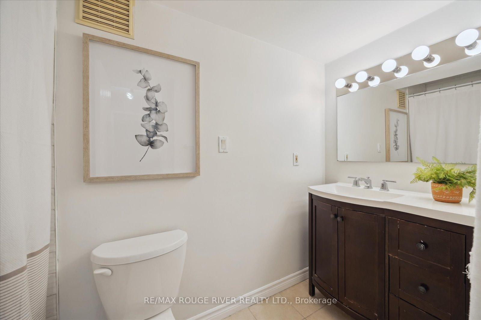 Photo 36 of 817 Bennett Crescent, Oshawa, Pinecrest — HOMEH