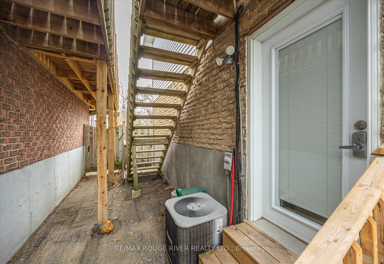 Photo 37 of 817 Bennett Crescent, Oshawa, Pinecrest — HOMEH