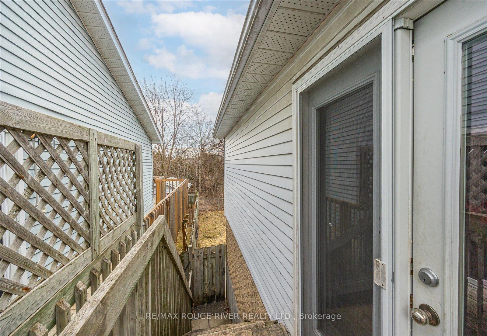 Photo 38 of 817 Bennett Crescent, Oshawa, Pinecrest — HOMEH