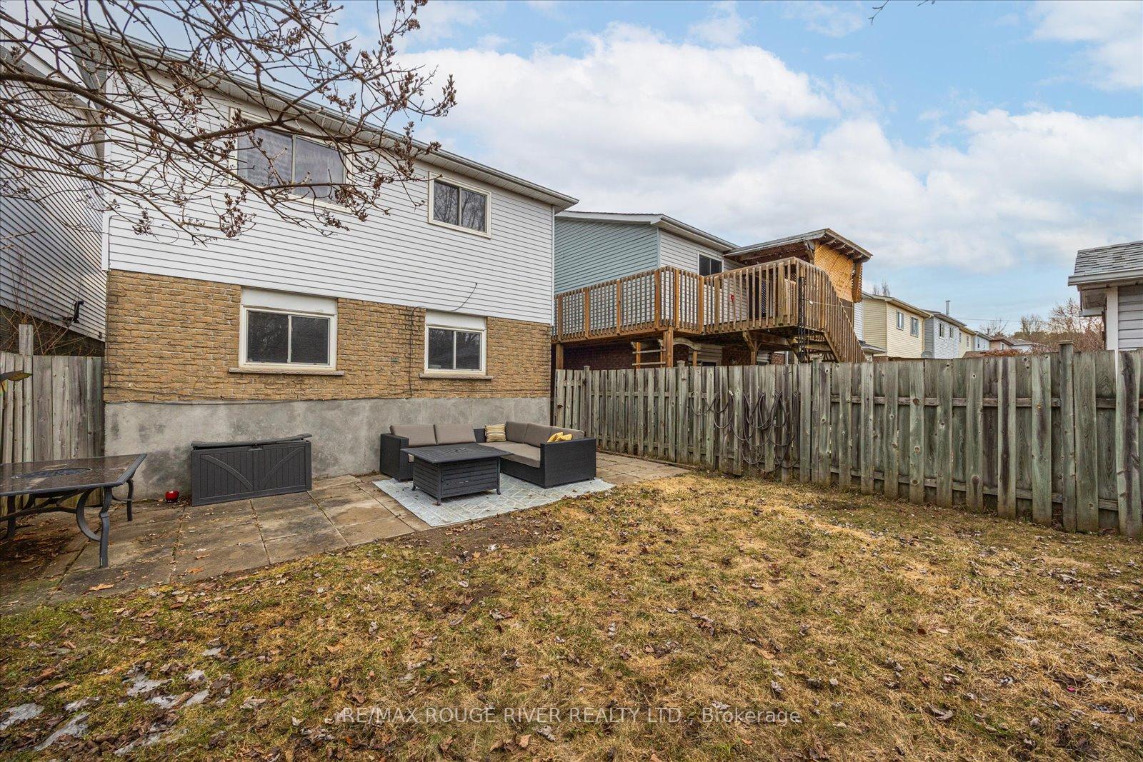 Photo 43 of 817 Bennett Crescent, Oshawa, Pinecrest — HOMEH