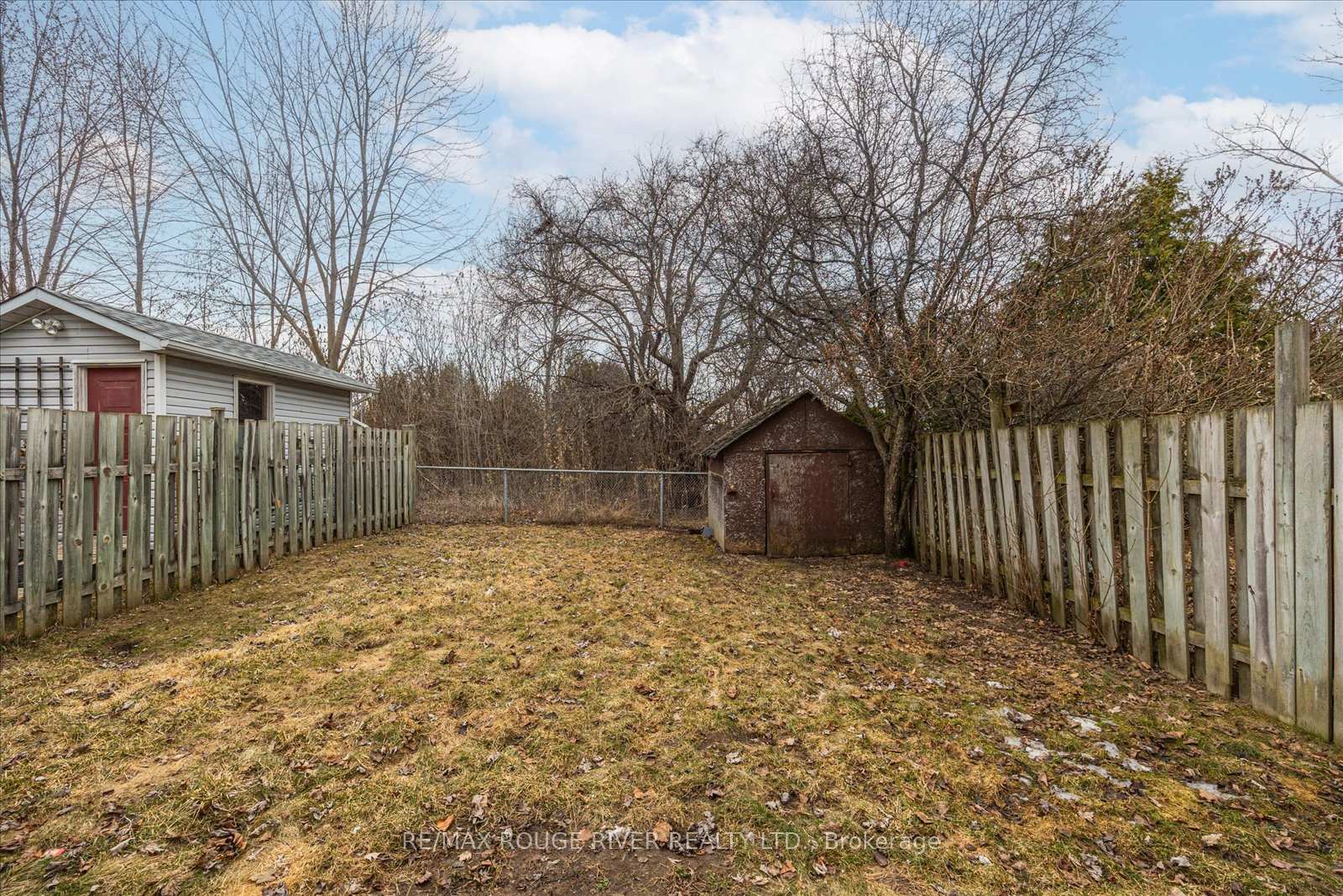 Photo 45 of 817 Bennett Crescent, Oshawa, Pinecrest — HOMEH