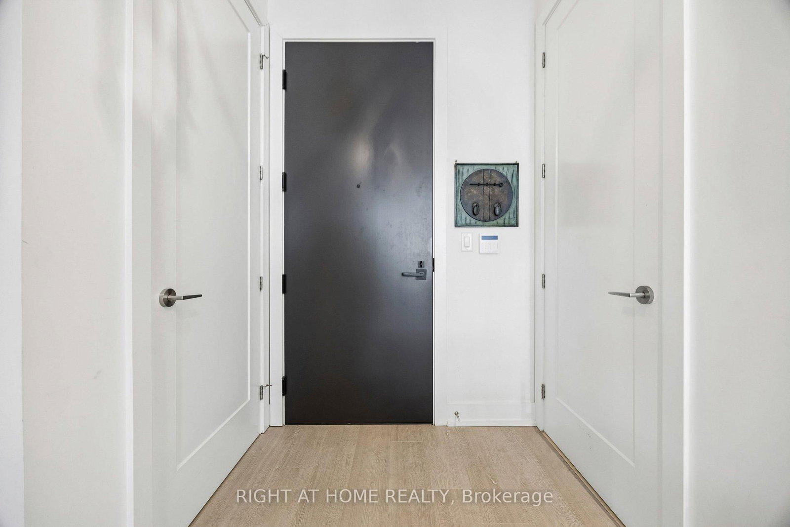 Photo 9 of Unit 560, 25 Adra Grado Way, North York, Bayview Village — HOMEH
