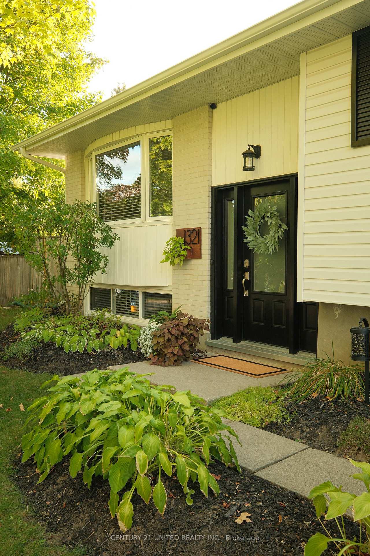 Photo 3 of 1321 Keewatin Boulevard, Peterborough, Northcrest Ward 5 — HOMEH