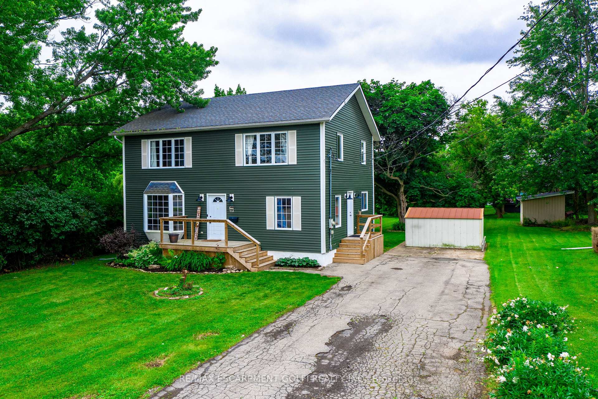 Front of 29 Quaker Road