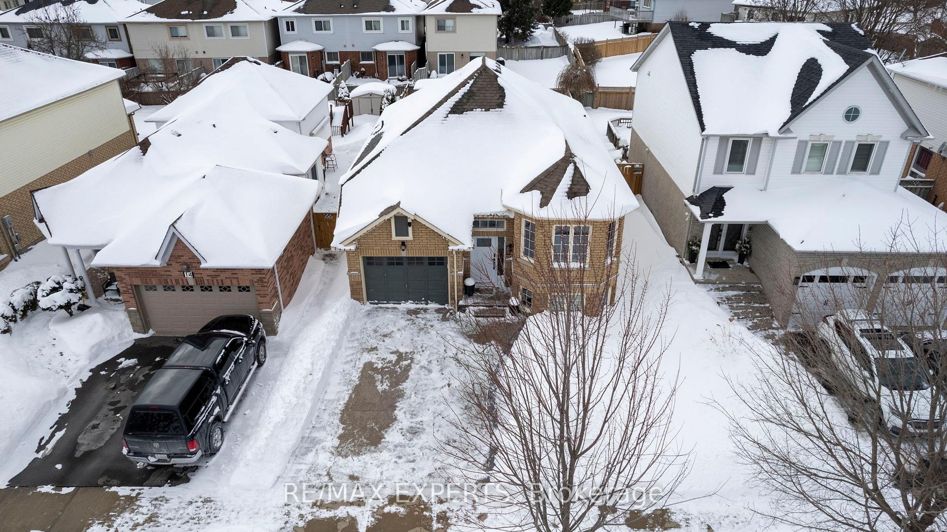 Photo 2 of 16 Bakerville Street, Whitby, Rolling Acres — HOMEH