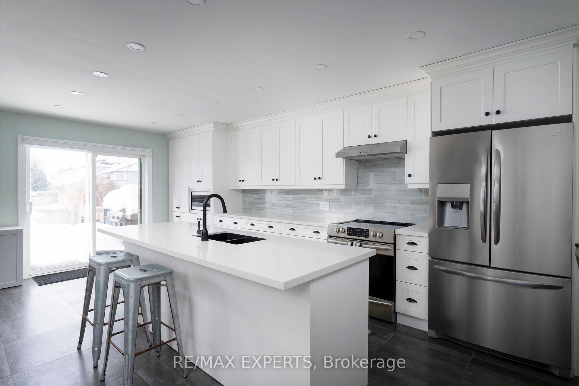 Photo 10 of 16 Bakerville Street, Whitby, Rolling Acres — HOMEH