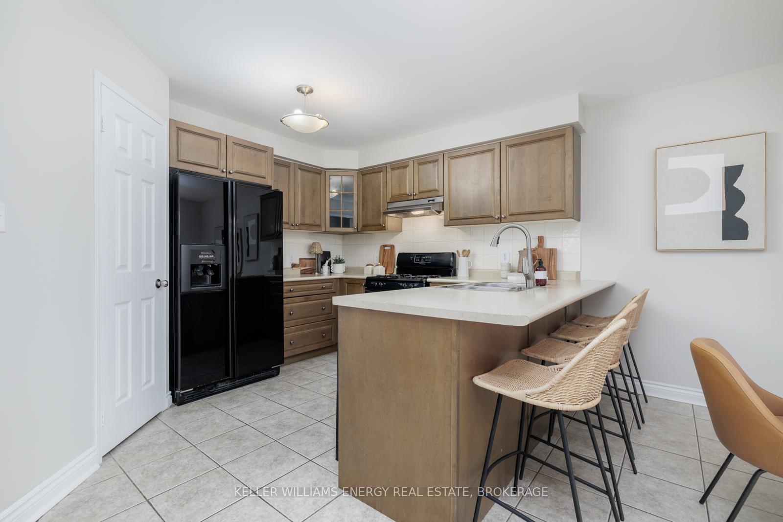 Photo 12 of 1090 Loganberry Street, Oshawa, Pinecrest — HOMEH