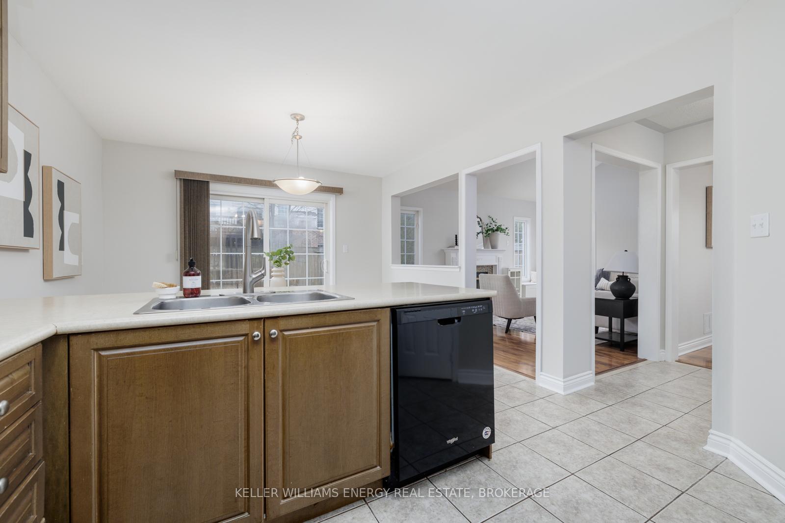 Photo 14 of 1090 Loganberry Street, Oshawa, Pinecrest — HOMEH