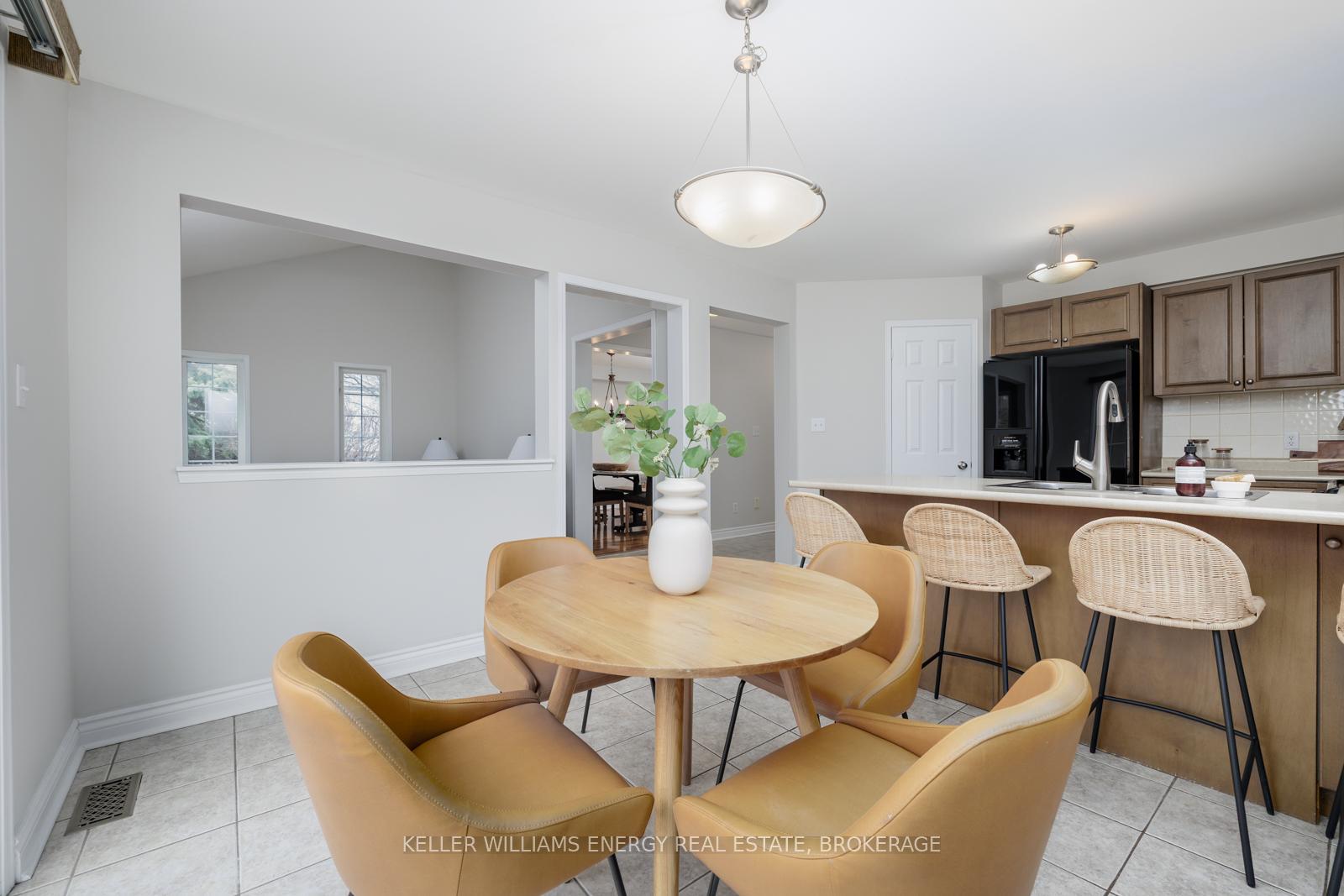 Photo 16 of 1090 Loganberry Street, Oshawa, Pinecrest — HOMEH