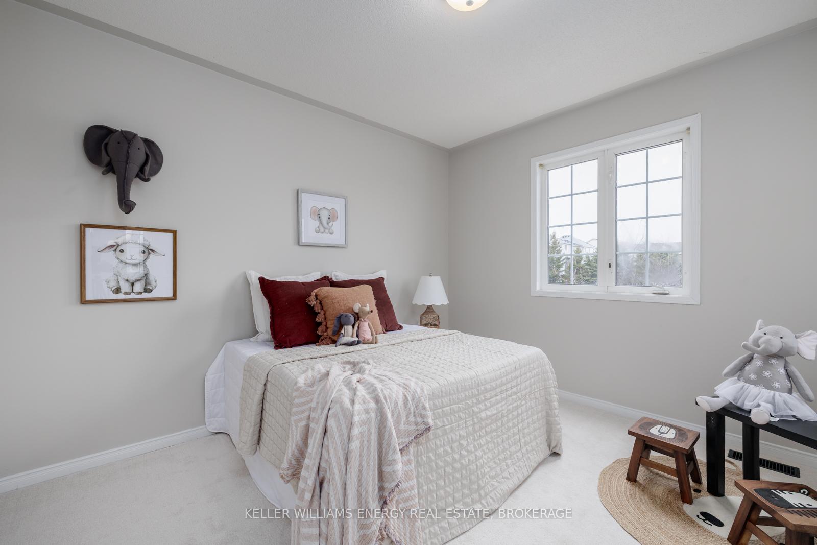 Photo 25 of 1090 Loganberry Street, Oshawa, Pinecrest — HOMEH