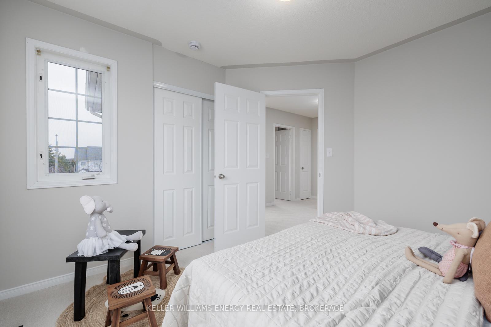 Photo 26 of 1090 Loganberry Street, Oshawa, Pinecrest — HOMEH
