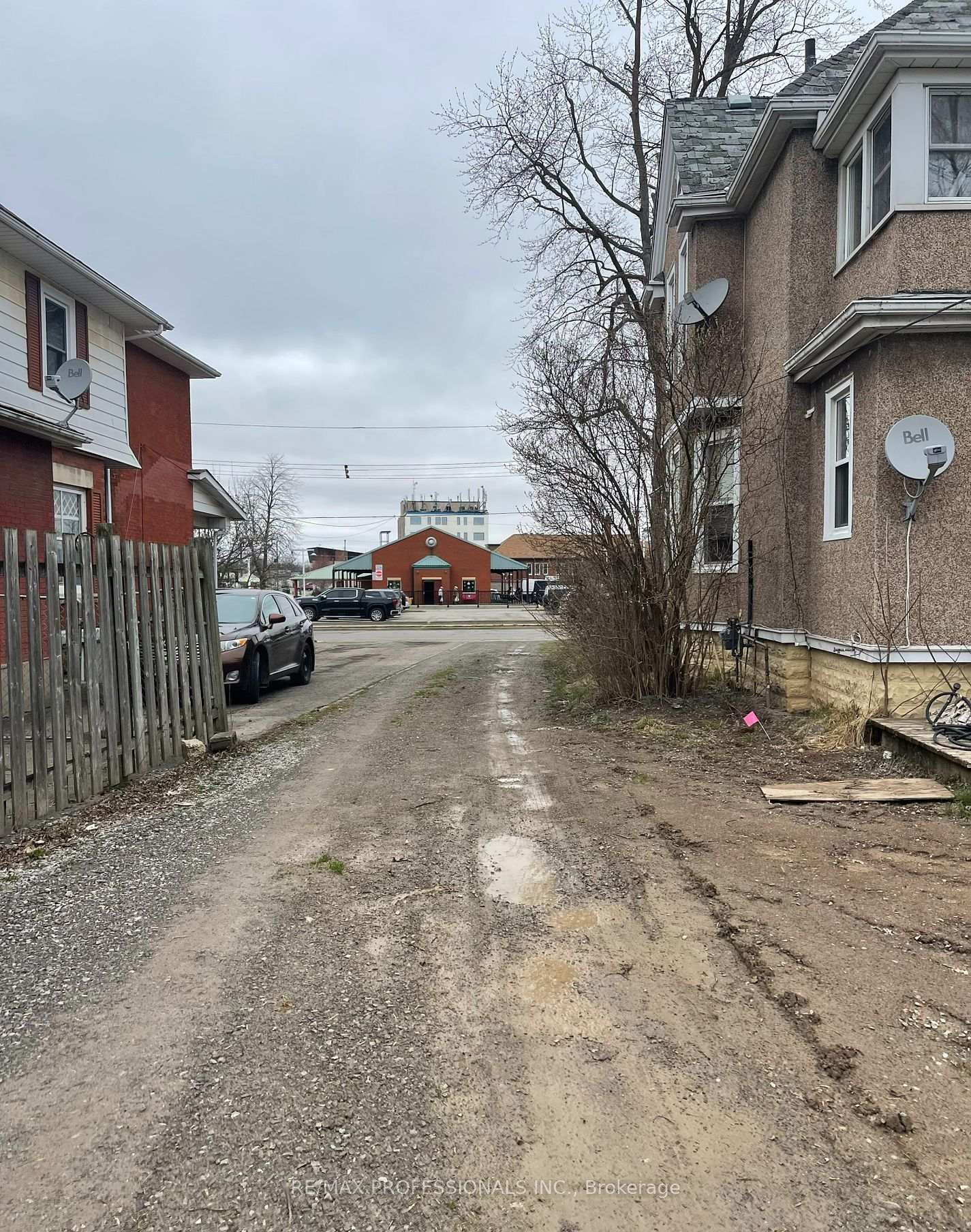 Photo 4 of 71 Young Street, Welland, Welland Downtown — HOMEH