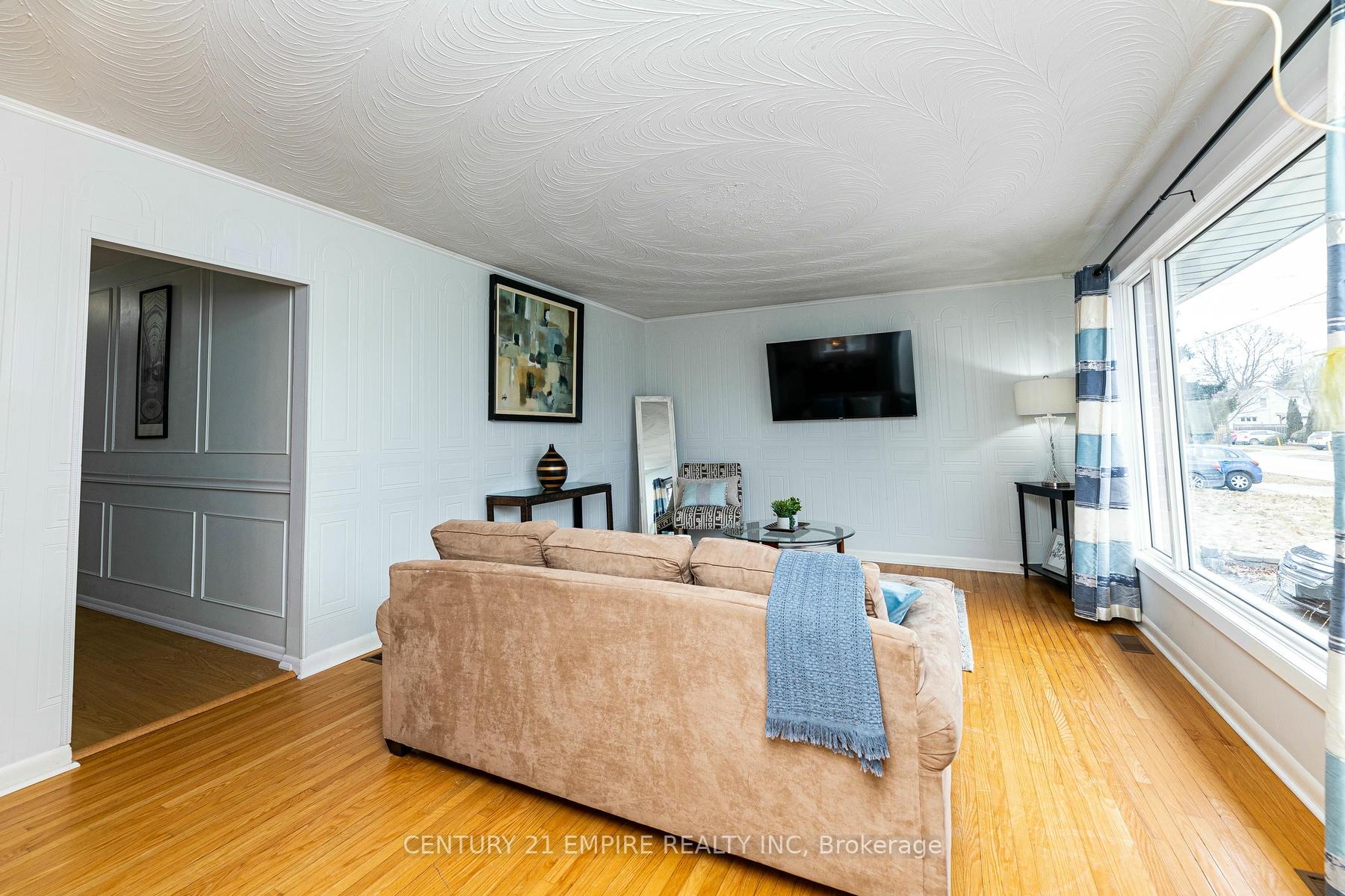 Photo 3 of 1156 Somerville Street, Oshawa, Centennial — HOMEH