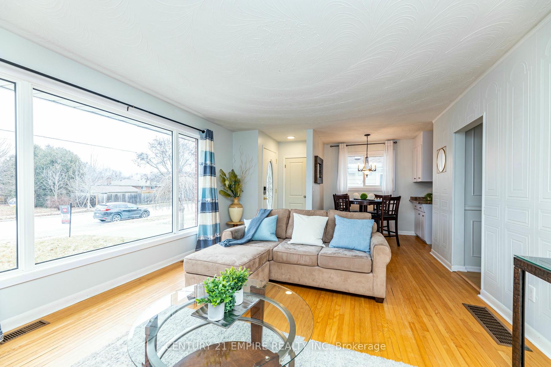 Photo 4 of 1156 Somerville Street, Oshawa, Centennial — HOMEH