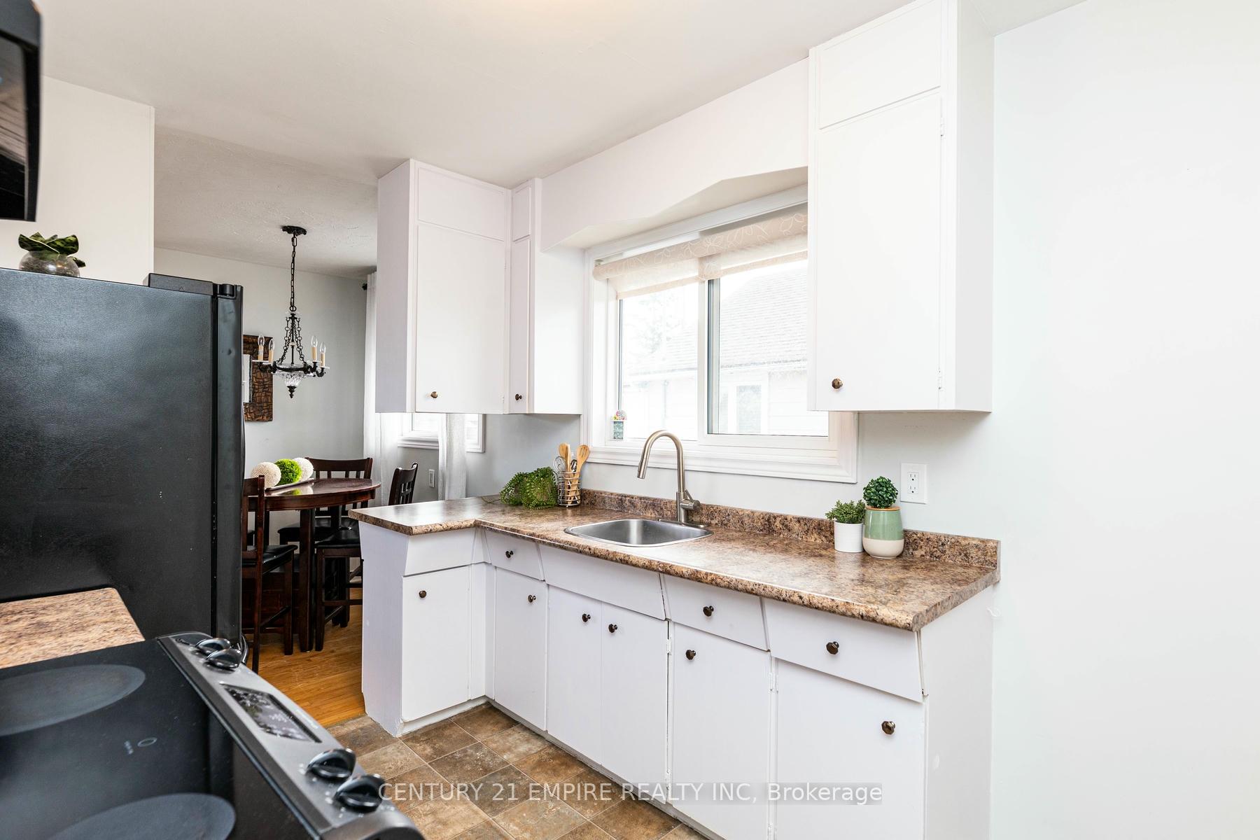 Photo 6 of 1156 Somerville Street, Oshawa, Centennial — HOMEH