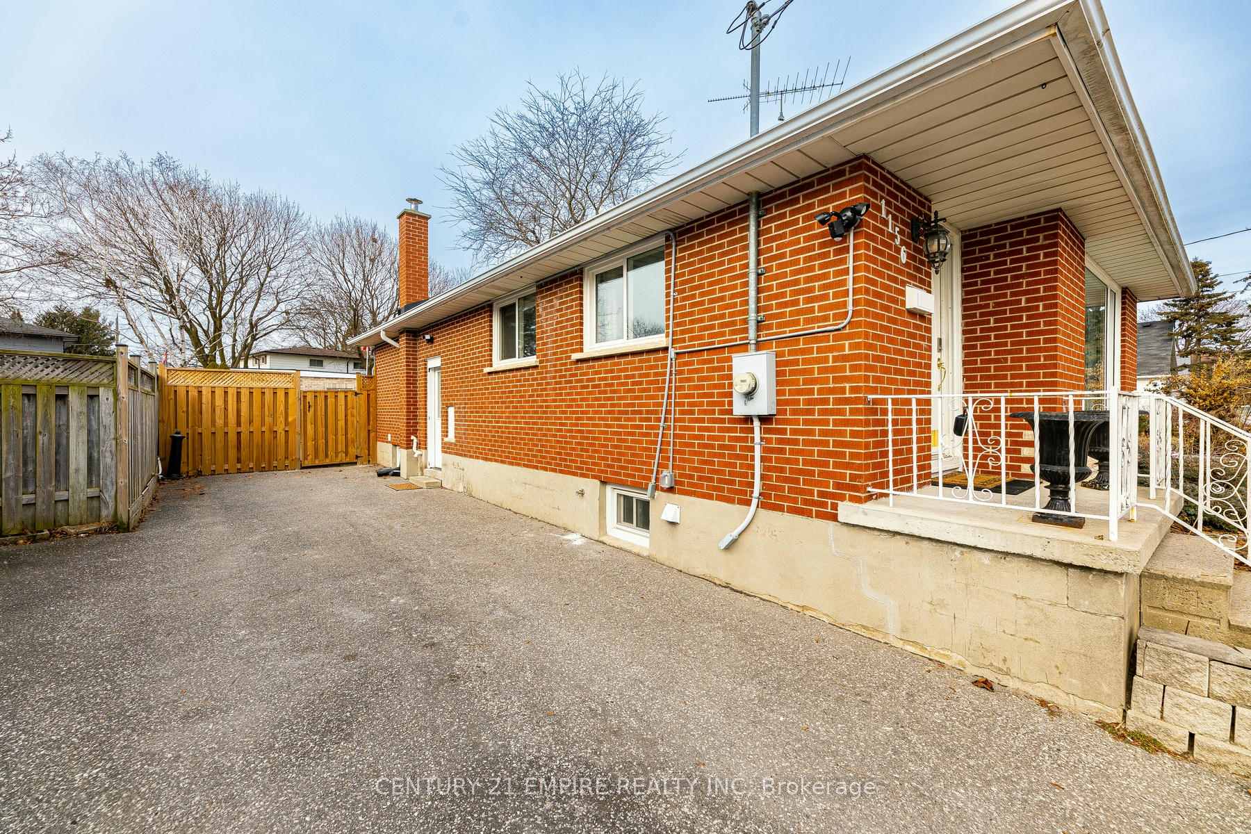 Photo 32 of 1156 Somerville Street, Oshawa, Centennial — HOMEH