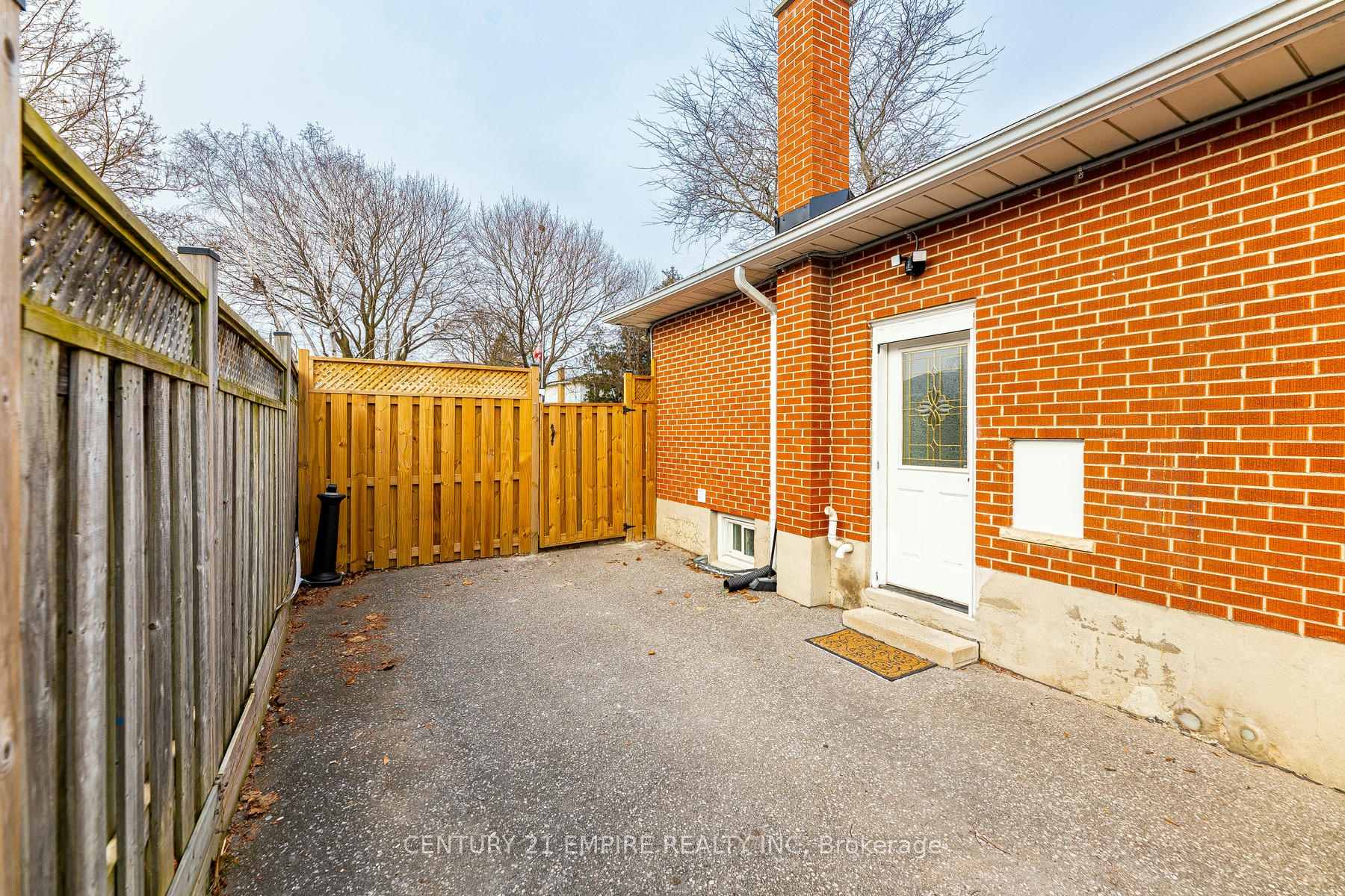 Photo 33 of 1156 Somerville Street, Oshawa, Centennial — HOMEH